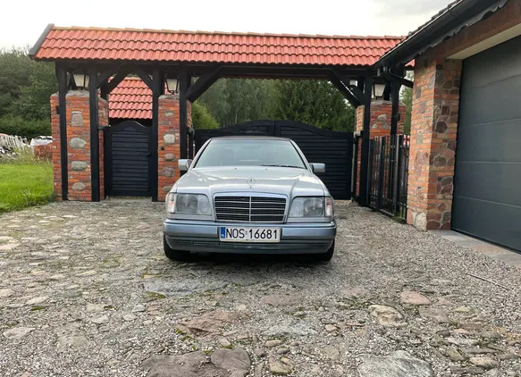 samochody osobowe Mercedes-Benz Klasa E cena 63500 przebieg: 187005, rok produkcji 1995 z Morąg